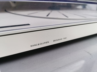 BEOGRAM 7000 TURNTABLE IN WHITE - Quality Dream Audio